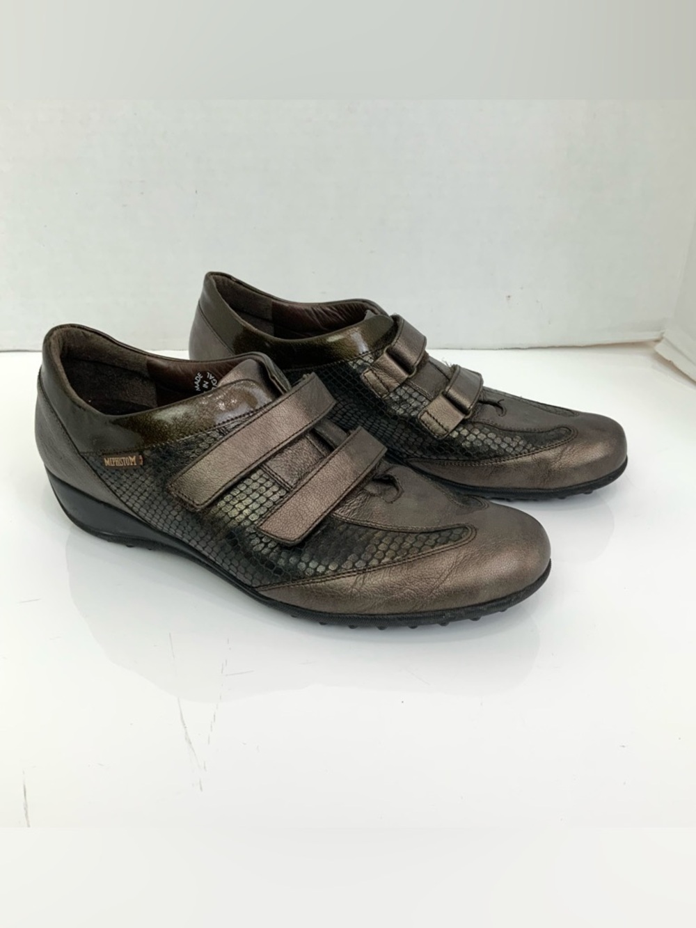 MEPHISTO Sz 8.5 Leda Bronze Snake Embossed Leather Hook & Loop Sneakers Shoes